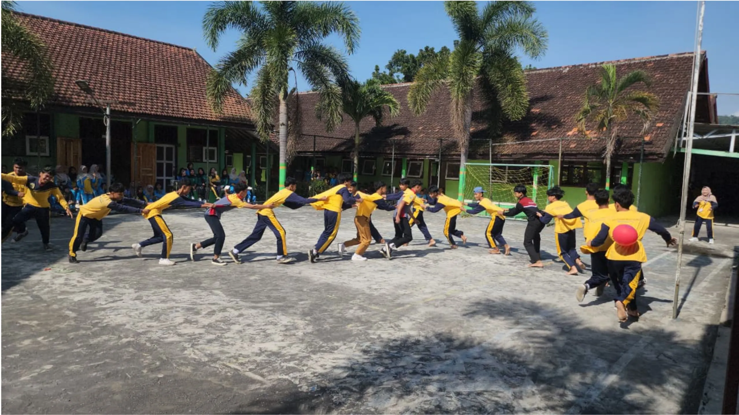 Lapangan Olahraga & Area Aktivitas
