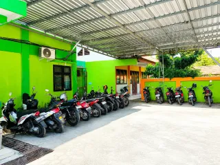 Area Parkir Guru