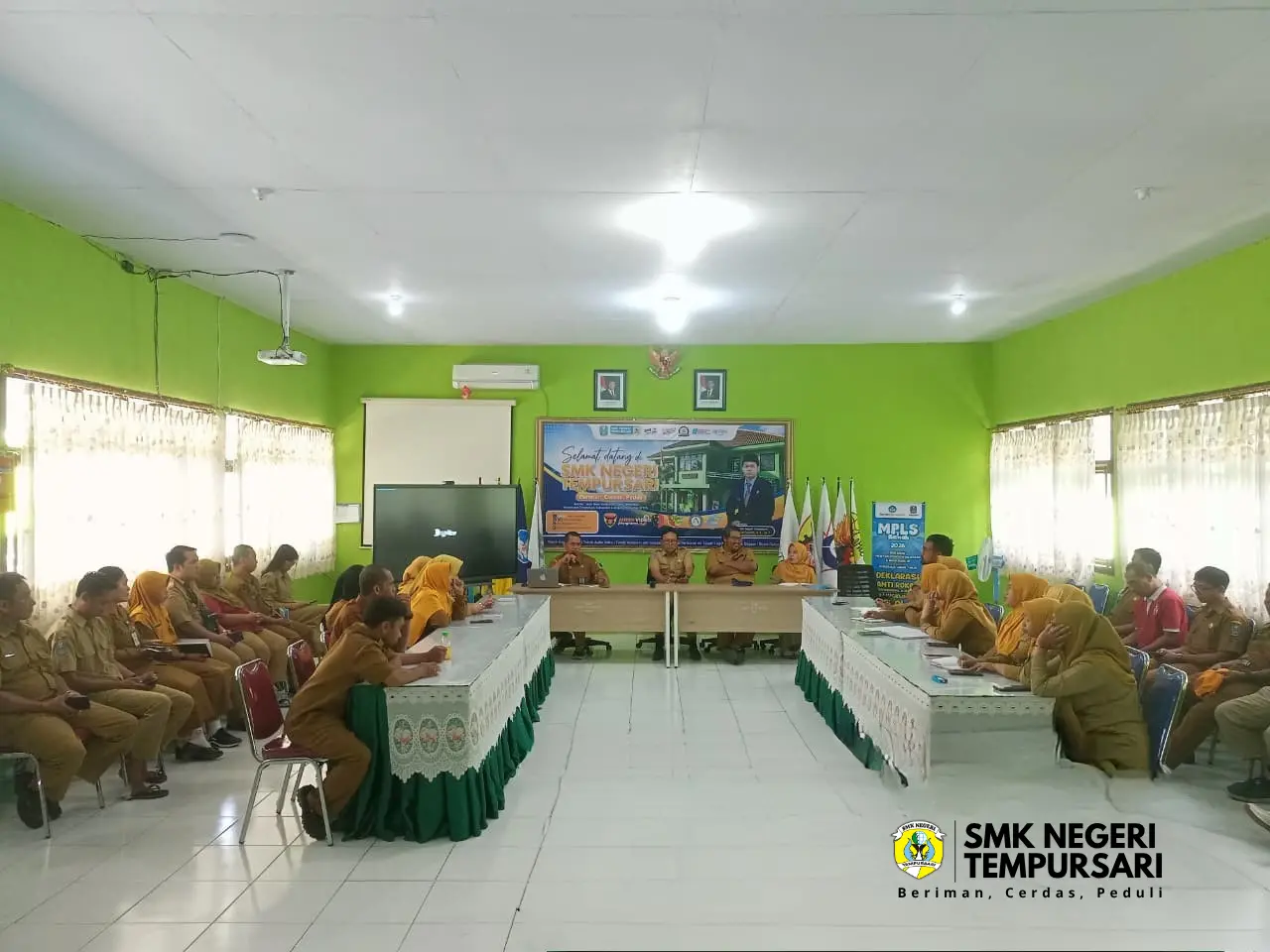 Rapat Koordinasi SMK Negeri Tempursari Persiapan Kegiatan Agustusan